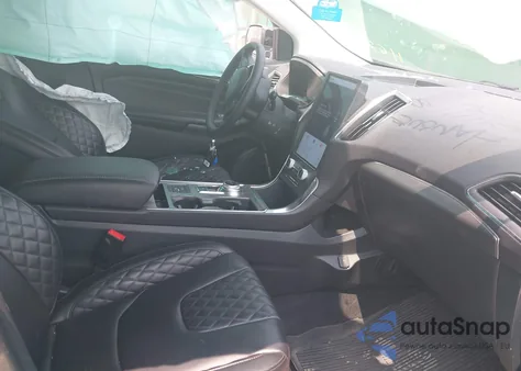 2024 Ford Edge Titanium z USA, uszkodzony, nr VIN 2FMPK4K9XRBB21167